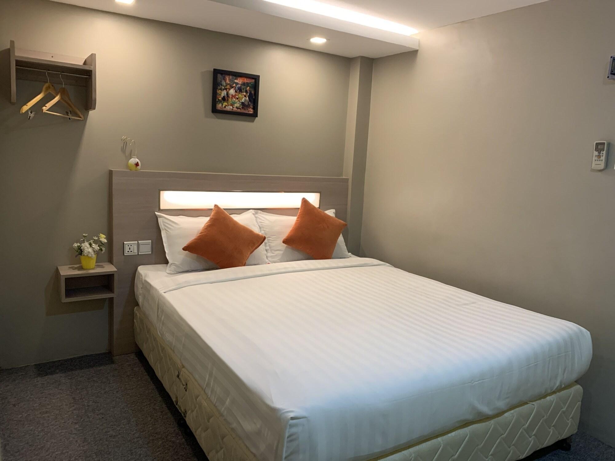 The Vibe Inn Yangon Exterior photo